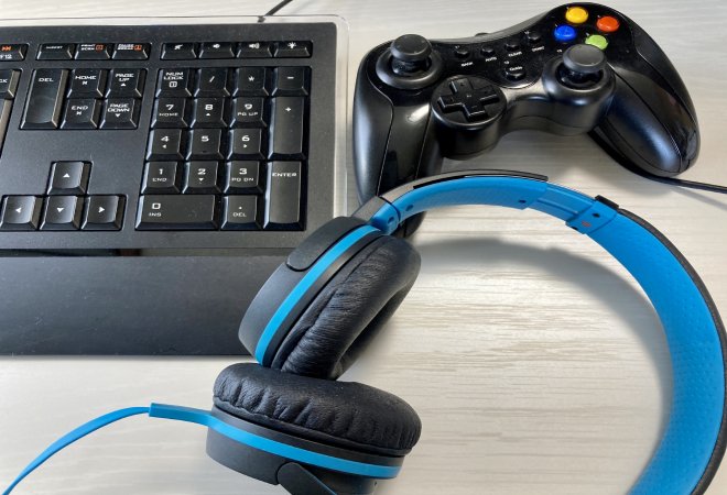 オンラインゲームでの出会いと家出問題。