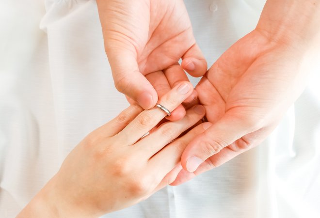新婚の妻が浮気しているかもしれない。