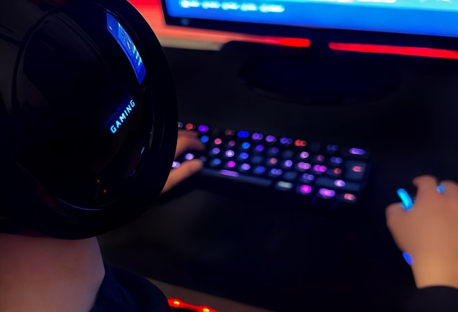 オンラインゲームと浮気の関係性。